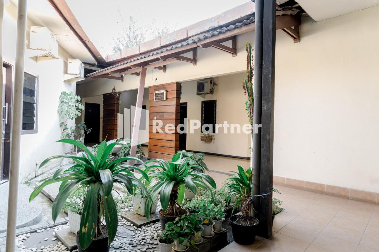 Cherry Pink Hotel Medan Mitra Reddoorz Екстер'єр фото