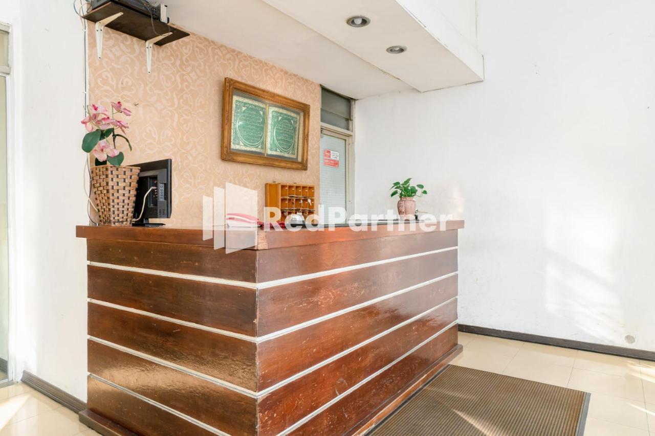 Cherry Pink Hotel Medan Mitra Reddoorz Екстер'єр фото