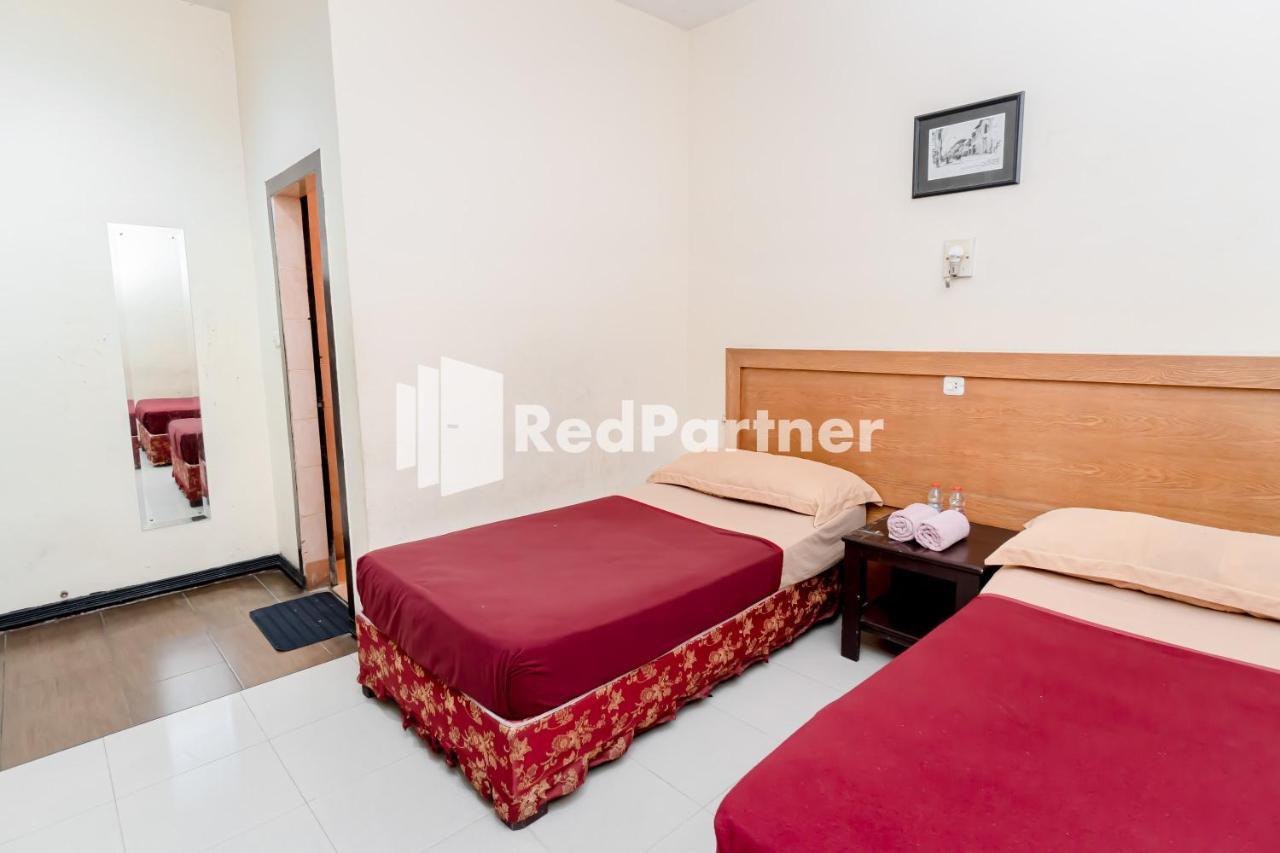 Cherry Pink Hotel Medan Mitra Reddoorz Екстер'єр фото